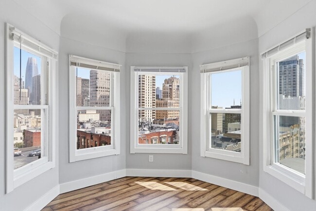 Building Photo - 903 Pine St