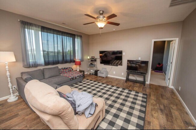 Building Photo - Beautiful Ranch Home with Open Floor Plan, Private Backyard & Luxurious Primary Suite