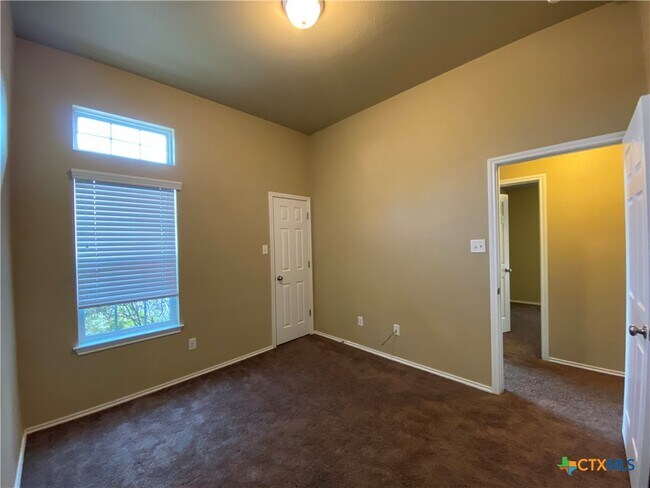 Building Photo - 2101 Golden Eagle Dr