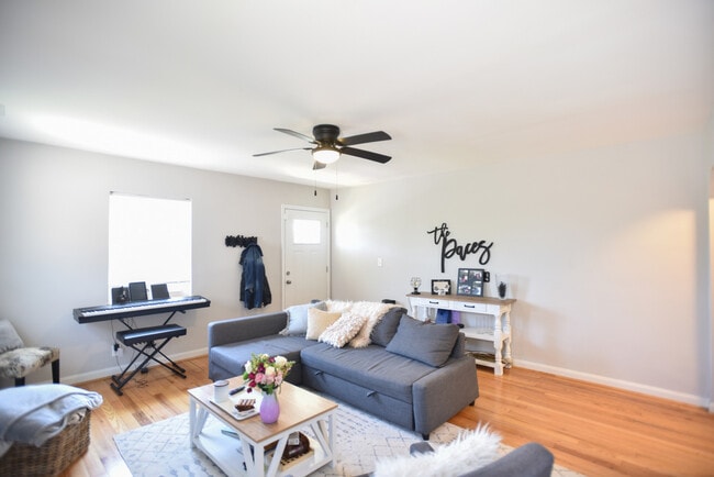 Building Photo - Zinsle Flats