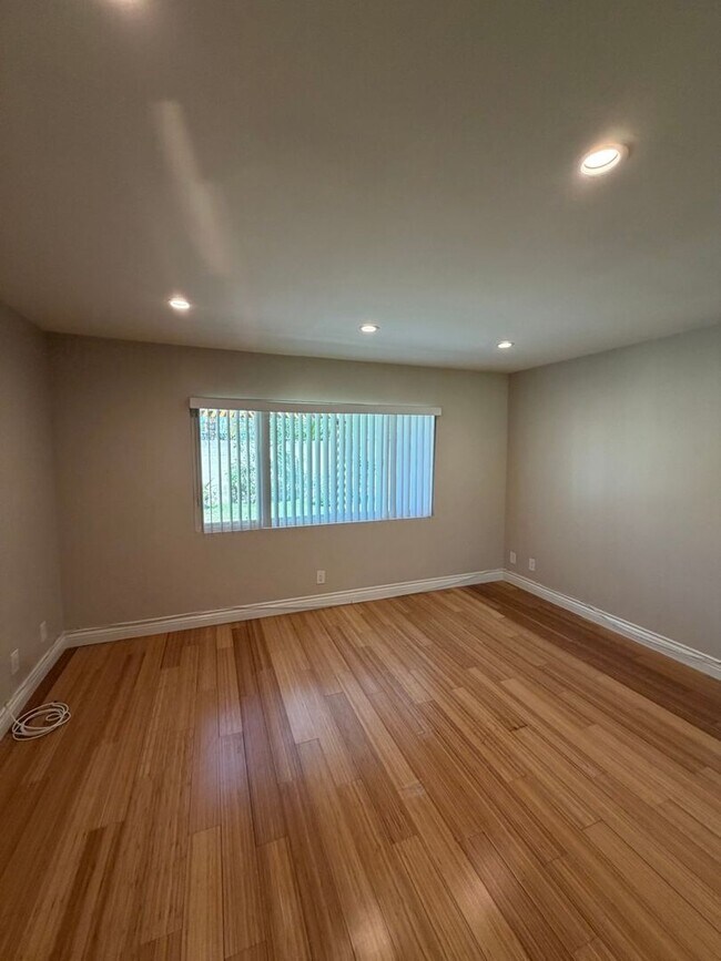 Building Photo - Beautiful 3 Bedroom Home in Avocado Heights