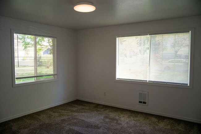 Building Photo - Cozy Three Bedroom Home in West Salem