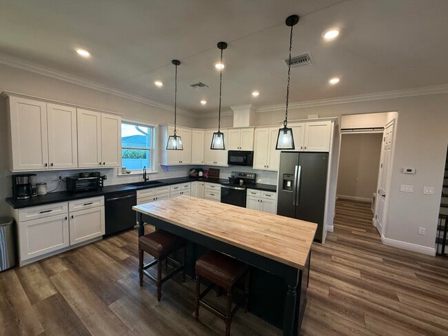 Building Photo - 3533 Sky Valley Ln