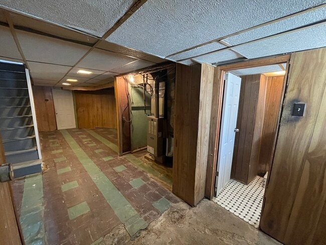 Building Photo - 1611 S Yewdall St