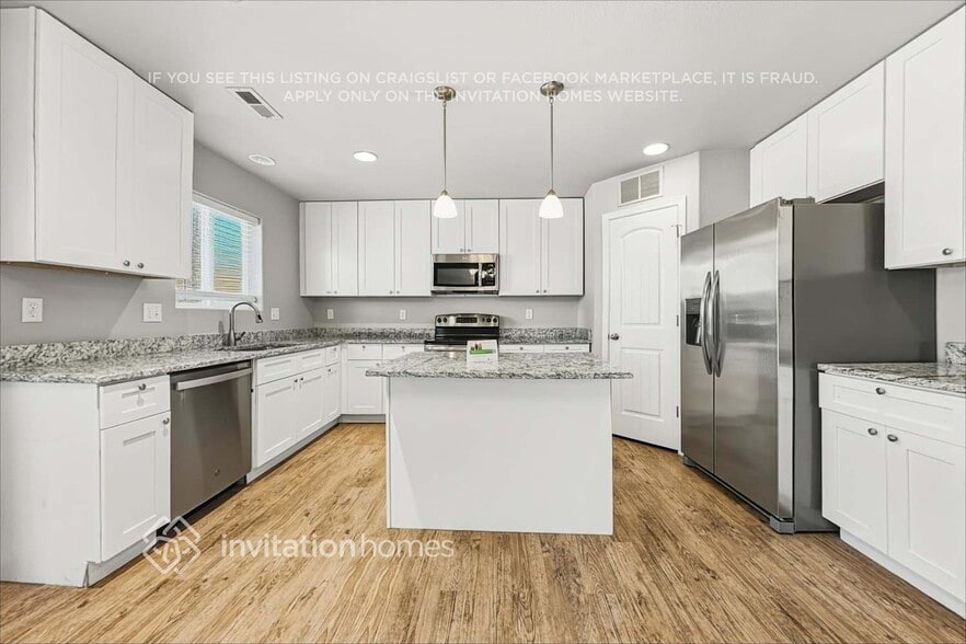 Building Photo - 3614 Saguaro Cir
