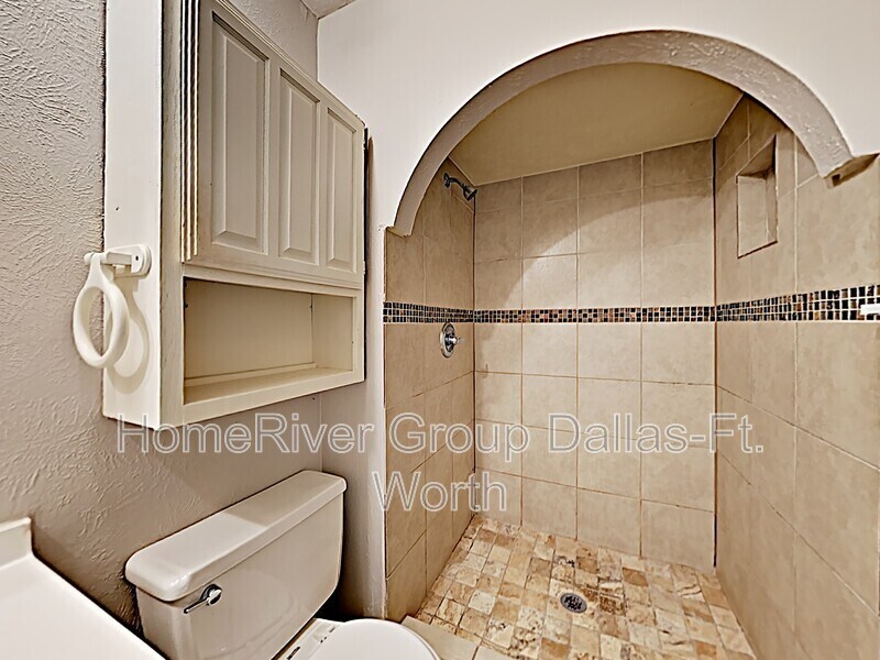 Building Photo - 5117 Bartlett Dr