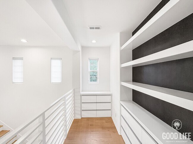 Building Photo - Great 4B/3BA House Available for Lease in ...