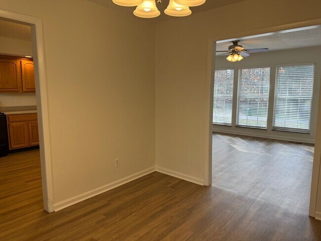 Building Photo - ** Beautiful 4 bedroom House in Farragut Area **