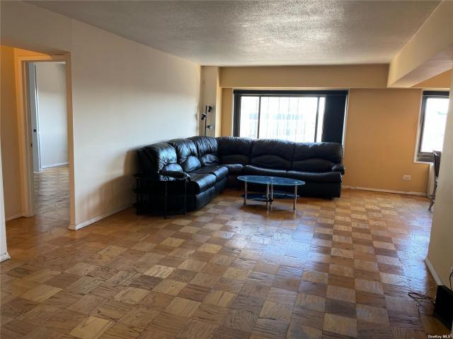 Building Photo - 2 bedroom in Forest Hills NY 11375