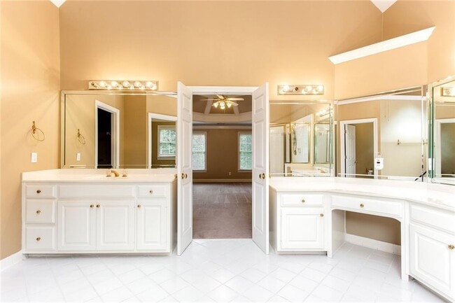 Building Photo - 5020 Greatwood Ln