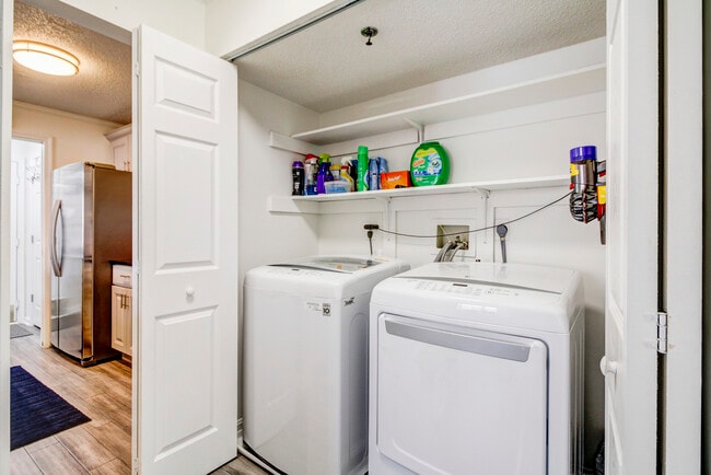 Building Photo - 14201 Woolen Oak Ct