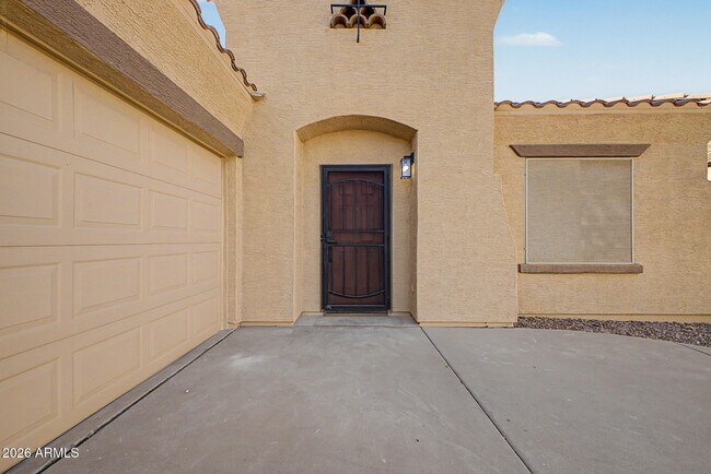 Building Photo - 706 E Las Colinas Pl