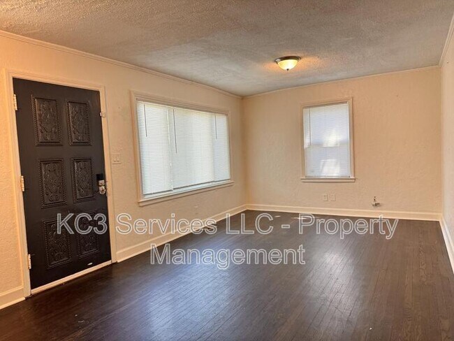 Building Photo - 11108 Bennington Ave