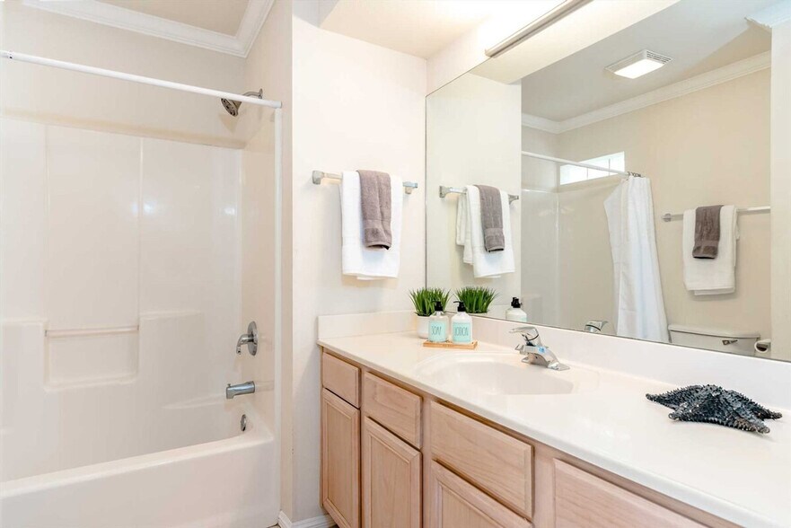 Building Photo - 2 E Lantana St