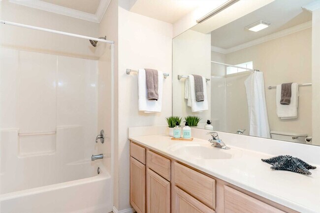 Building Photo - 2 E Lantana St