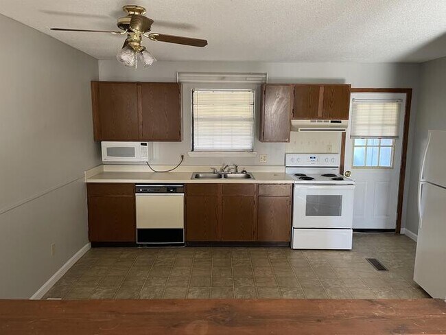 Building Photo - 127 Ridgecrest Cir