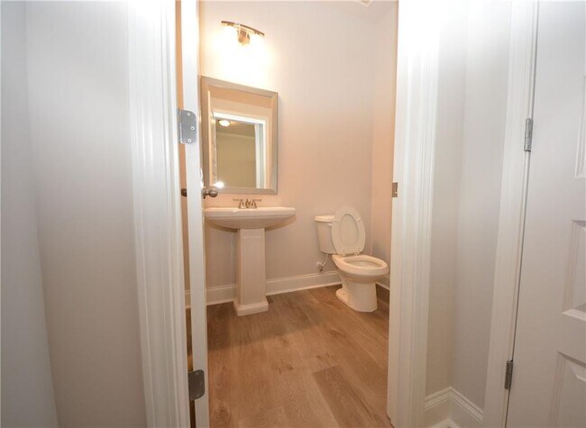 Building Photo - 232 Hellen Vly Dr