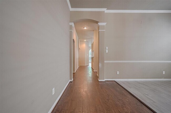 Building Photo - 8814 Fairbloom Ln