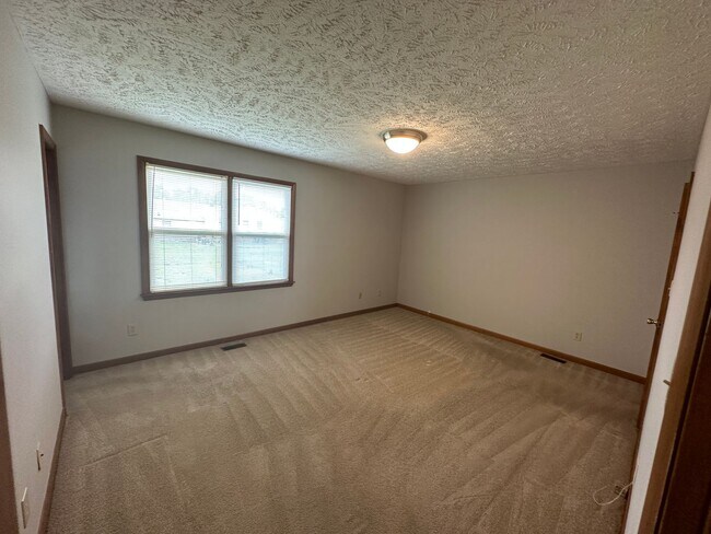 Building Photo - 8516 Amish Dr