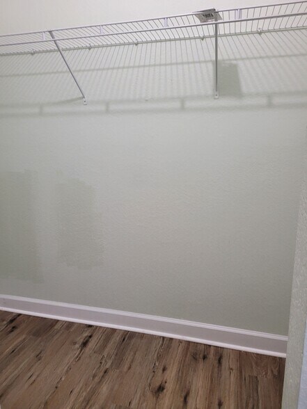 walk-in closet - 3365 NE 14th Dr