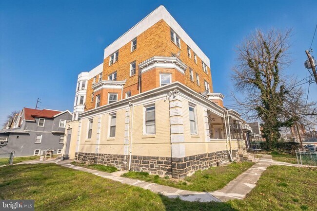 Building Photo - 5200 N 11th St