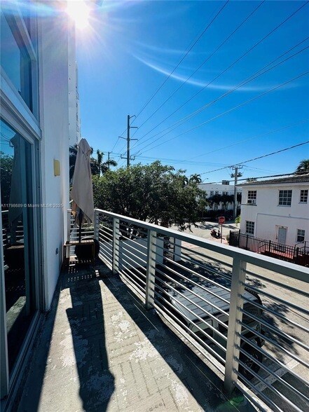 Building Photo - 7700 Collins Ave