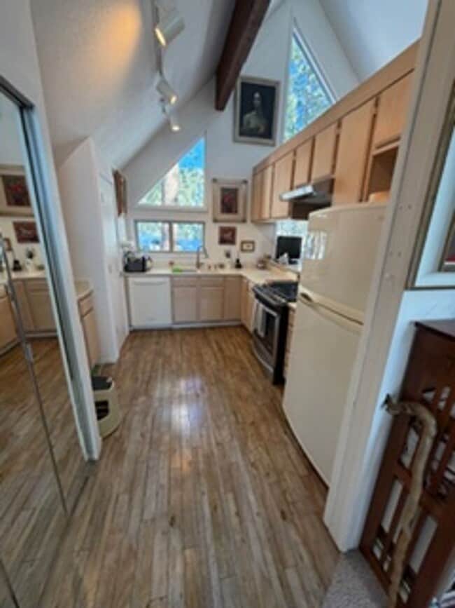 Building Photo - Tahoe Palisades Beauty