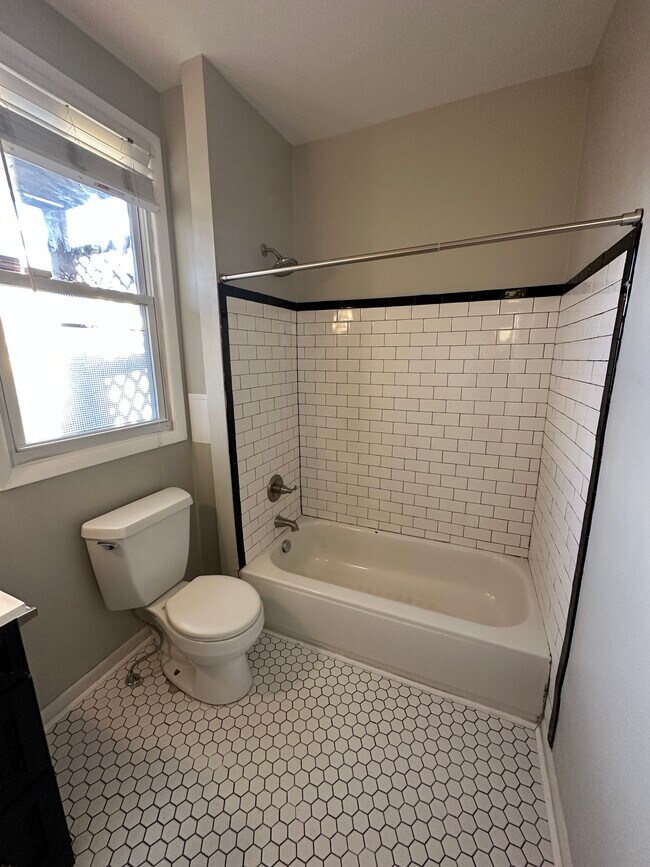 Building Photo - 322 Hancock St