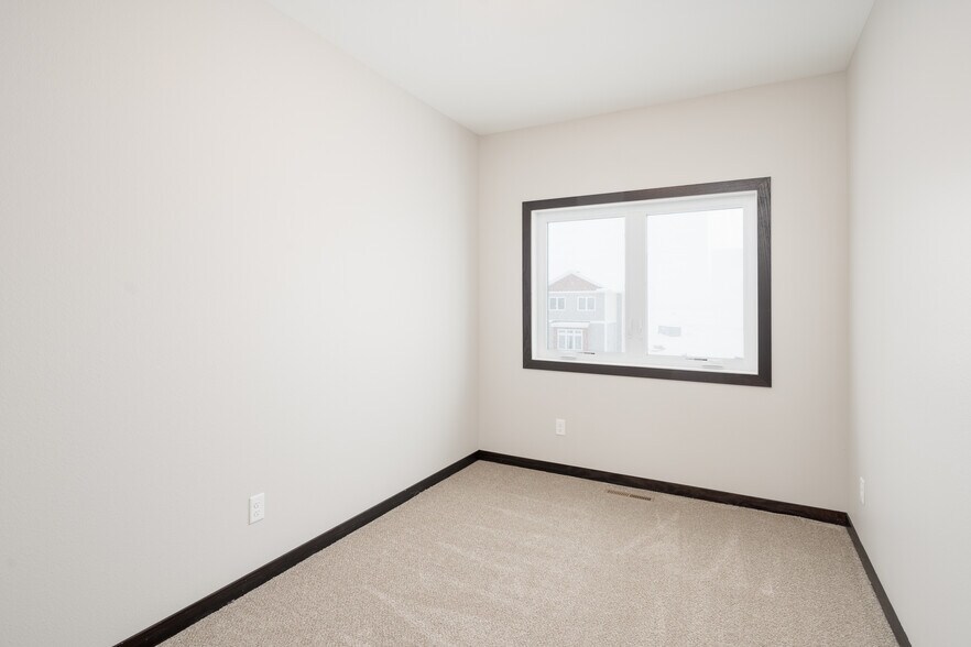 Building Photo - 2192 Rolling Green Trl