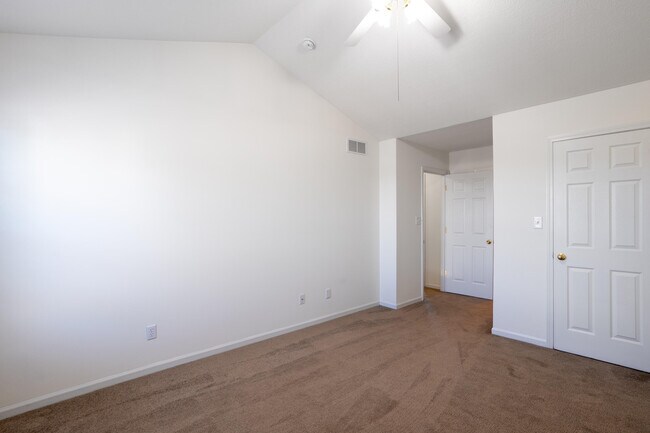 Building Photo - 2418 Northampton Dr