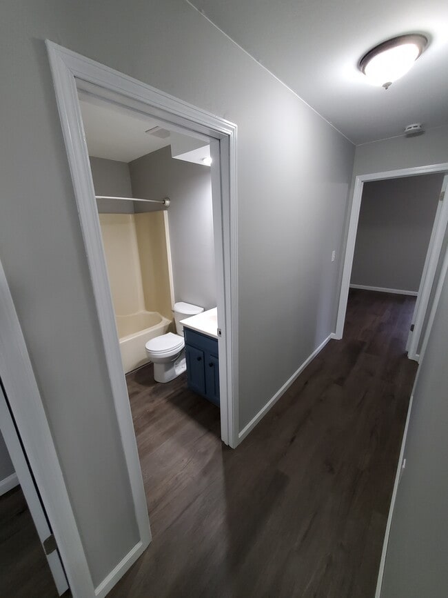 Building Photo - 12 Pebble Ct
