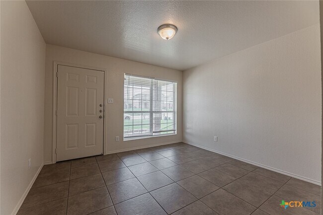 Building Photo - 2406 Waterfall Dr