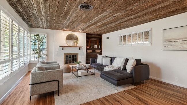 Building Photo - 1275 E Lavon Dr