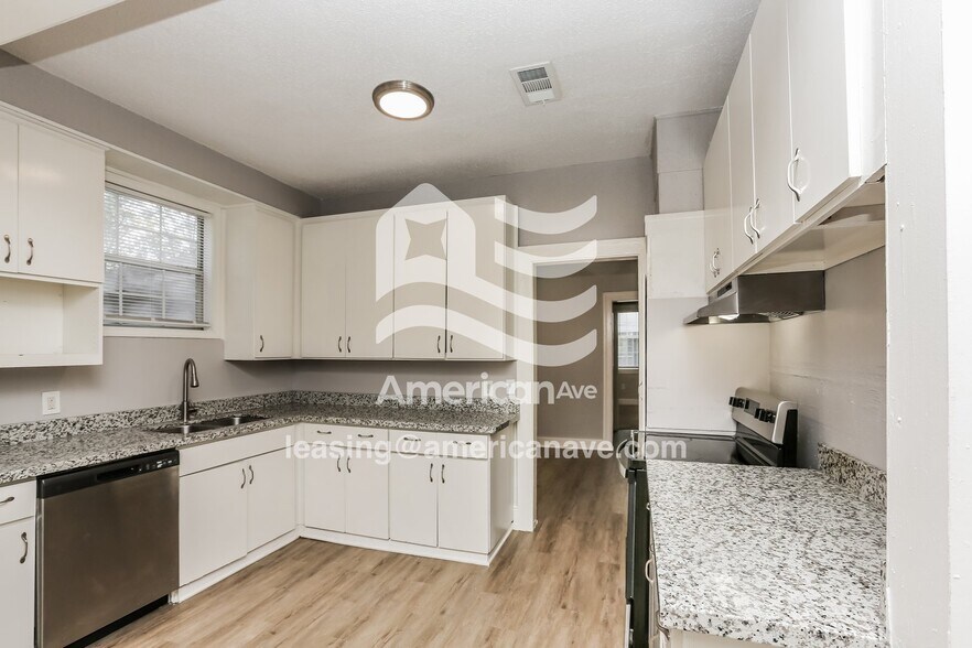 Building Photo - 353 E Ridgeway St