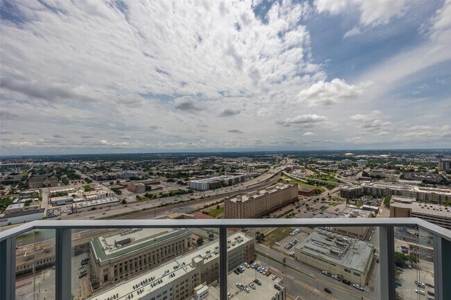 Building Photo - 1301 Throckmorton St