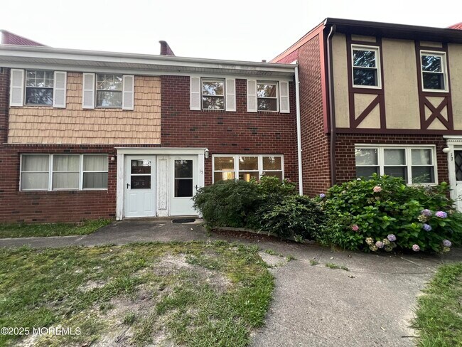 Building Photo - 15 Briar Mills Dr