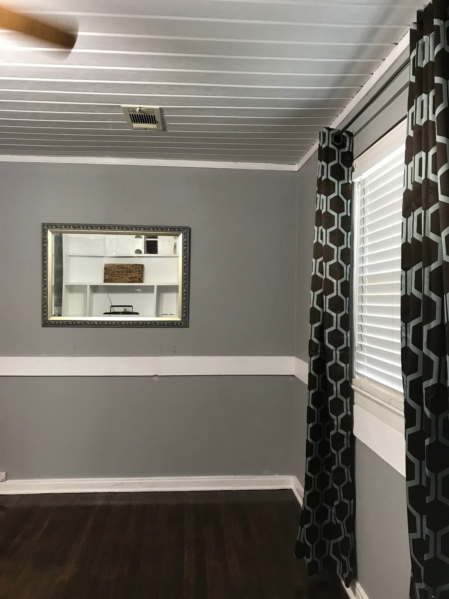 View of right wall across from Entertainment Center - 1407 W Church St