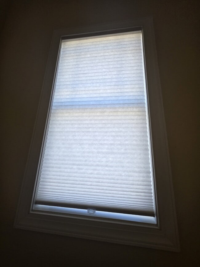 Building Photo - Spacious 4-Bedroom Home for Rent in Kings ...