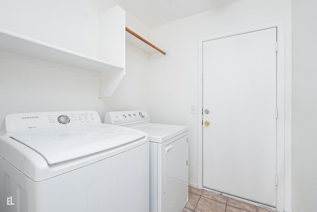 Building Photo - 12937 W Bloomfield Rd