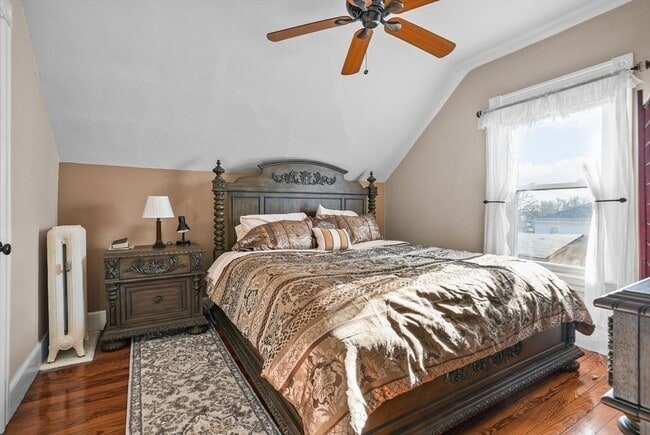 Building Photo - 42 Pleasant St