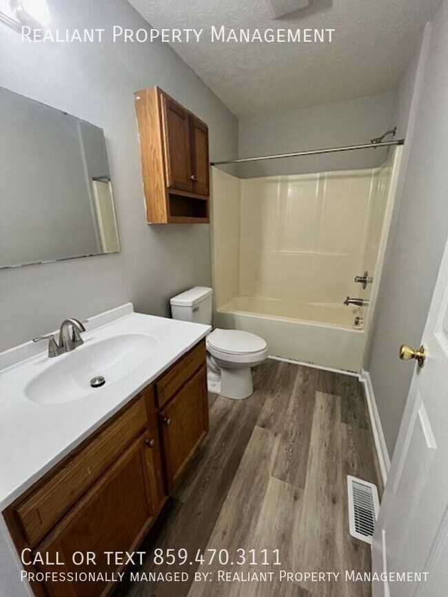 Building Photo - 820 Charles Ave