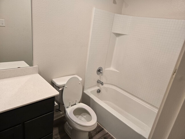 Building Photo - Room in House on Musselshell Dr