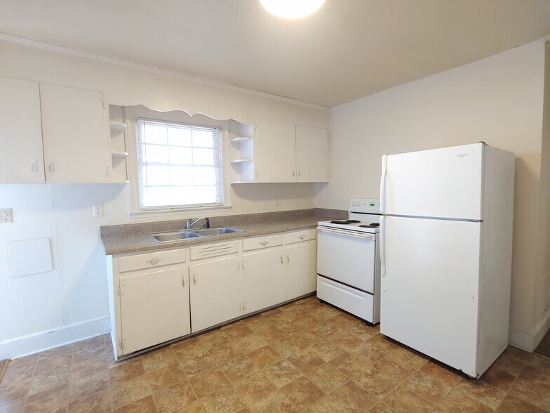 Building Photo - 3922 E Ash St