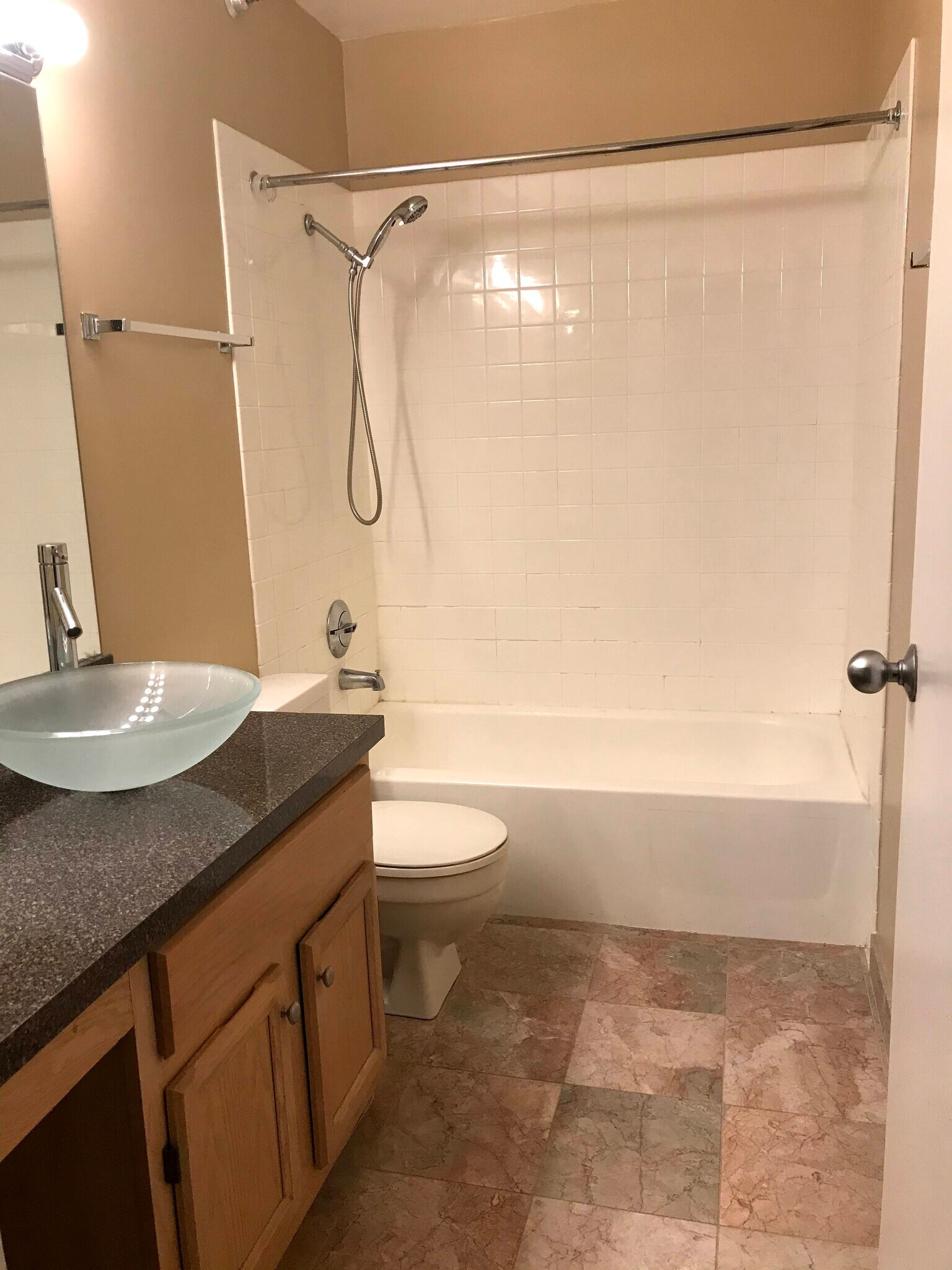 2nd Bath - 200 N Dearborn St