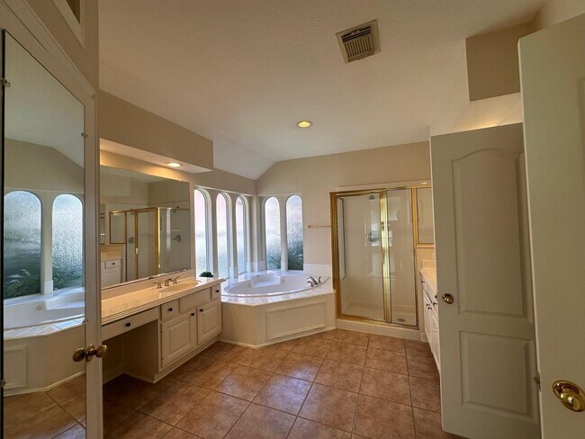 Building Photo - 5819 Brook Bend Dr