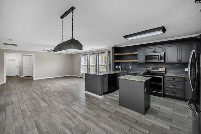 Building Photo - 331 Bracken Dr