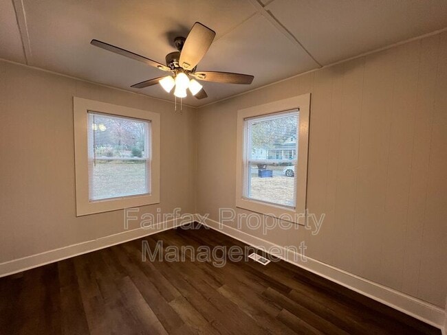 Building Photo - 215 Temple Ave