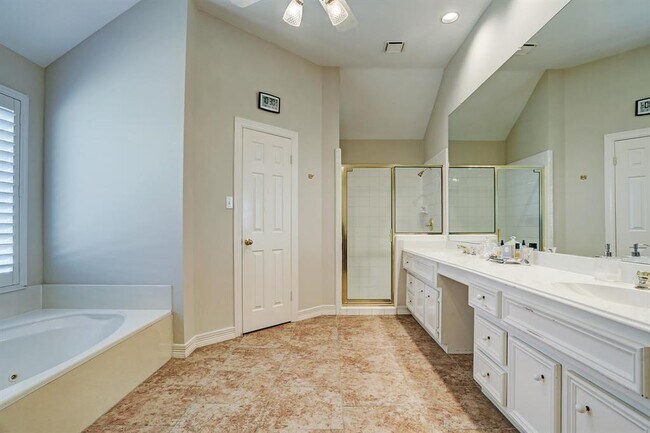 Building Photo - 16302 Glacier Brook Ct