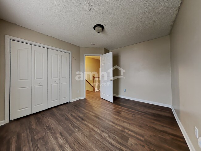 Building Photo - 6110 Goldenfield Dr