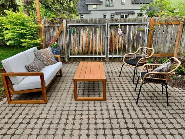 Building Photo - Charming 3 Bed, 2 Bath Craftsman in Missoula’s Coveted University Area